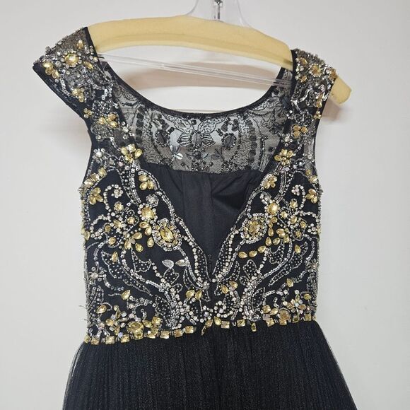 Elegant Black and Gold Evening Gown By Sherri Hill Size 4 - Picture 5 of 6